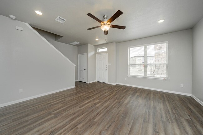 Building Photo - Spacious Townhome Available Now!