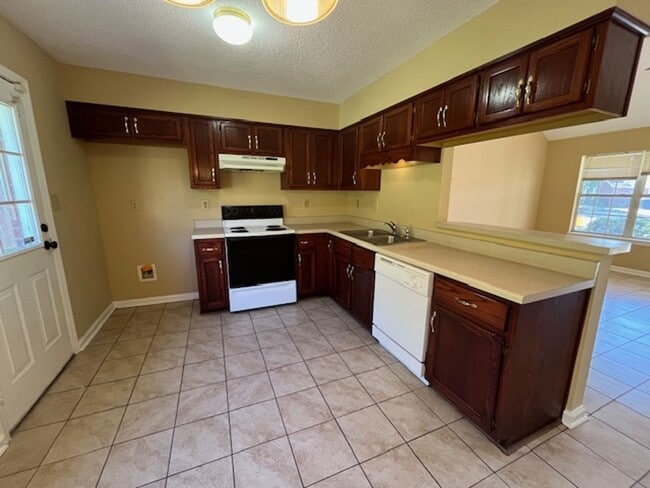 Foto del edificio - Renovated 3 Bedroom 2 Bath Home for Rent!!
