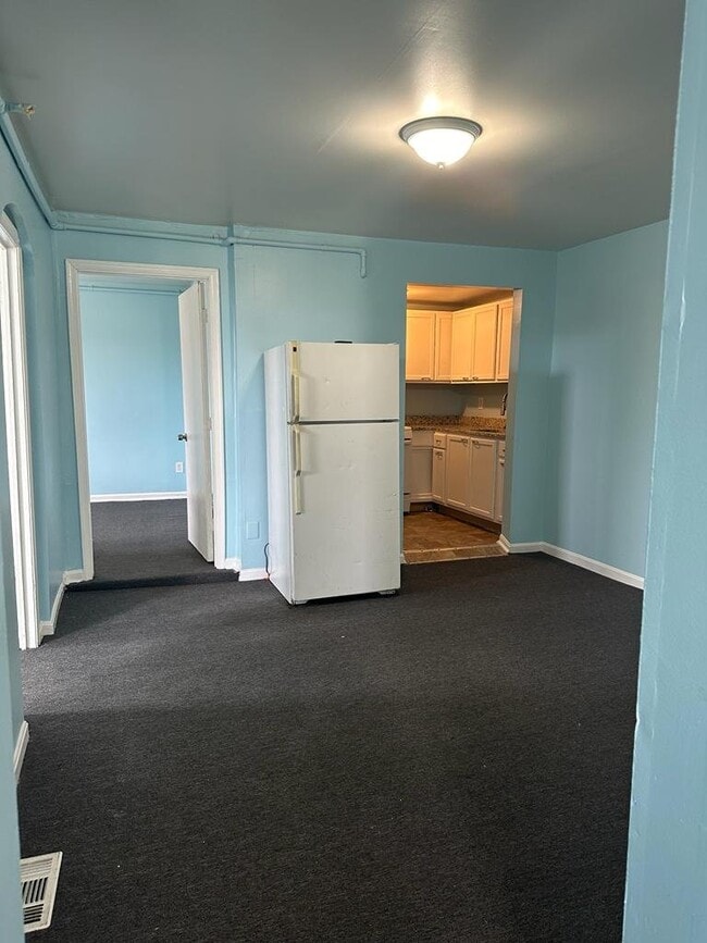 Building Photo - 4101 Fernhill Ave