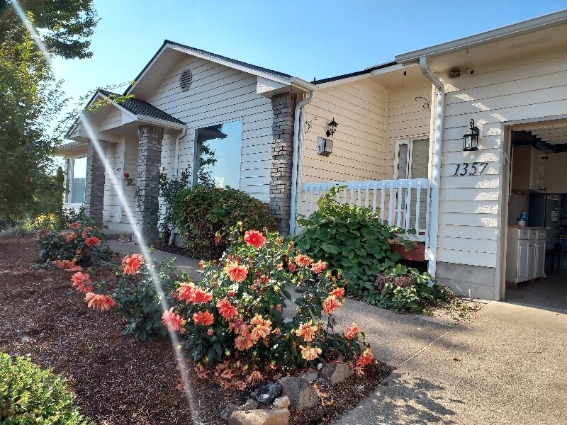 Foto principal - 1357 Cathlamet Ct NW