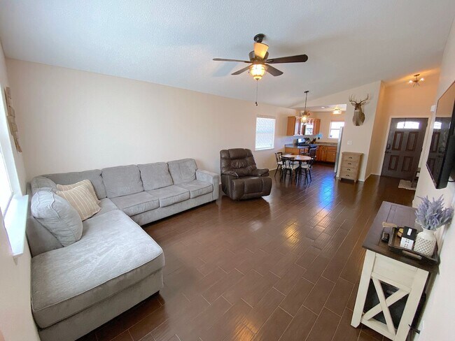 Foto del edificio - Northeast El Paso 3 bed with Refrig A/C