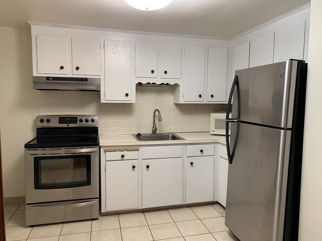 37 Montvale Ave Unit 5, Woburn, MA 01801 Condo for Rent in Woburn, MA