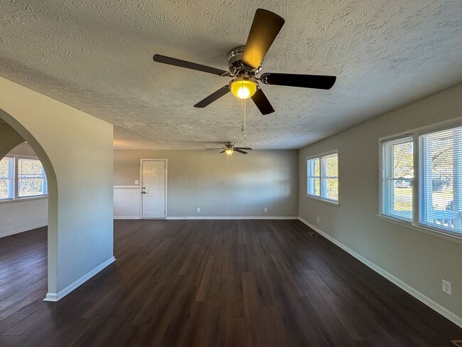 Foto del edificio - Cute 3 Bed 2 Bath Home in Fayetteville