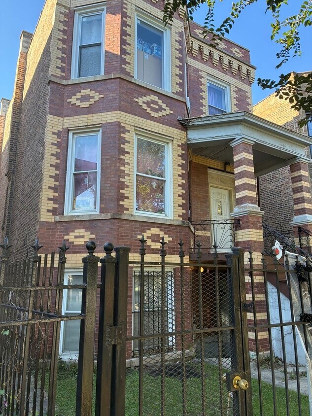 Foto principal - 1706 N Springfield Ave