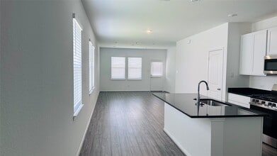 Building Photo - 18023 Lasso Mls Dr