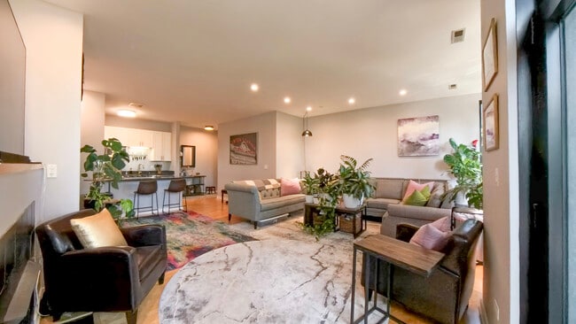 Building Photo - 1601 S Halsted St