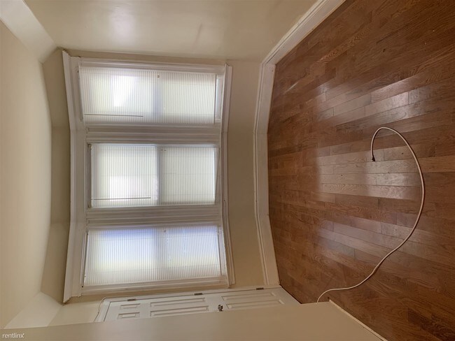 Foto del edificio - 64 Treacy Ave