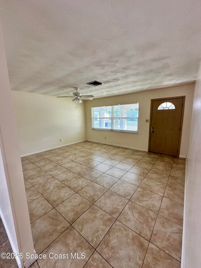 Foto del edificio - 680 Birchwood Ln