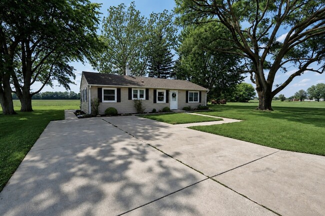 Building Photo - 2757 School Dr