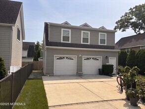 Building Photo - 513 Evergreen Ave