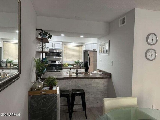 Foto del edificio - 7436 E Chaparral Rd