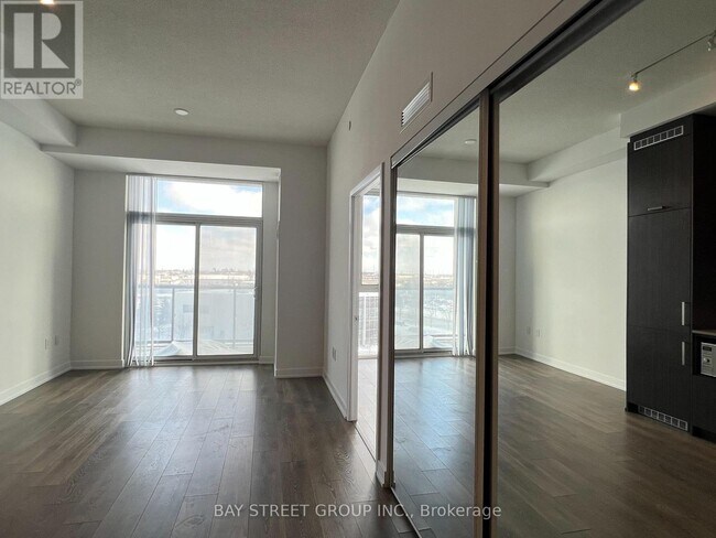 Building Photo - 60 Honeycrisp Cres