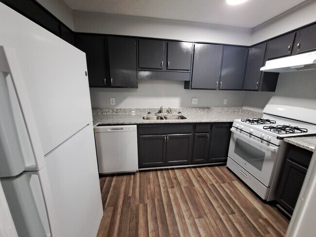 Foto del edificio - ONE MONTH FREE RENT! Newly Remodeled 2Bed/...