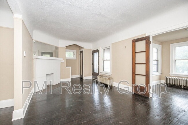 Foto del edificio - 888 Evangeline Rd