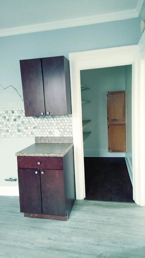Primary Photo - 2222 N Holton St