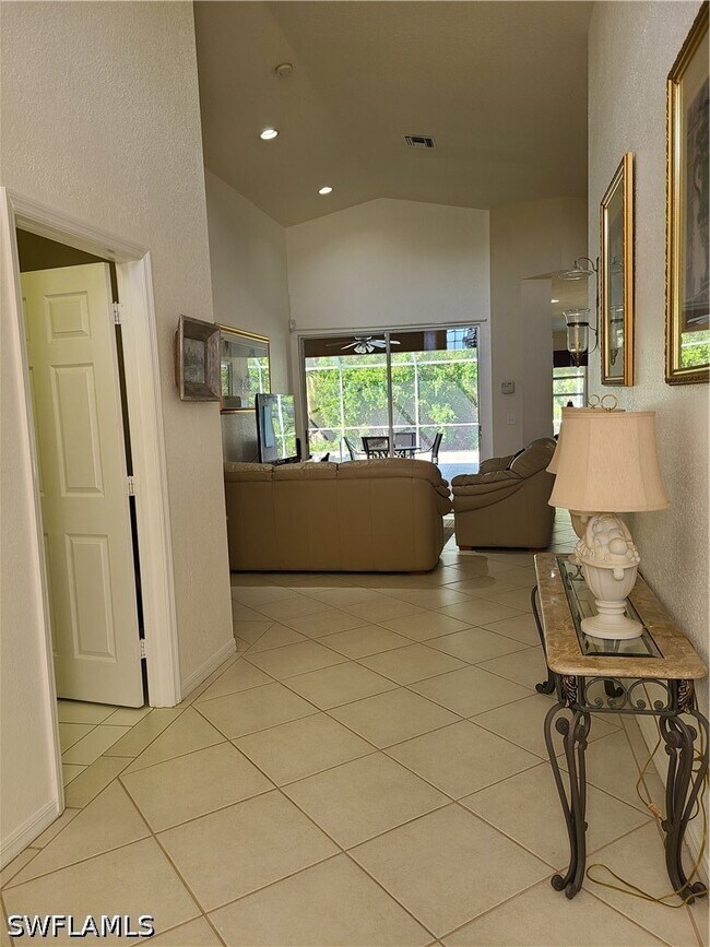 Foto del edificio - 745 Crossfield Cir