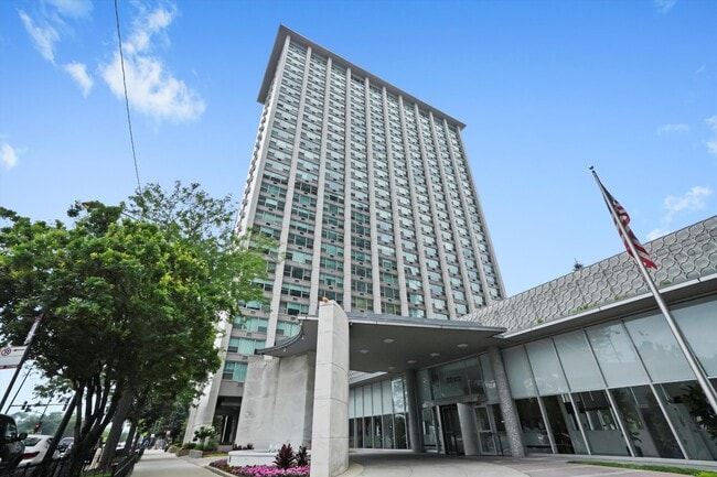 Foto del edificio - 3600 N Lake Shore Dr