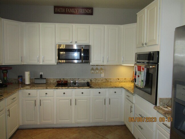 Foto del edificio - 1350 W 13th St