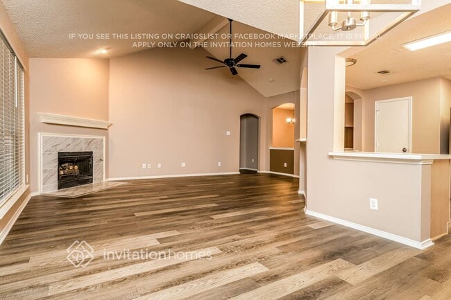 Building Photo - 1010 Barkridge Dr