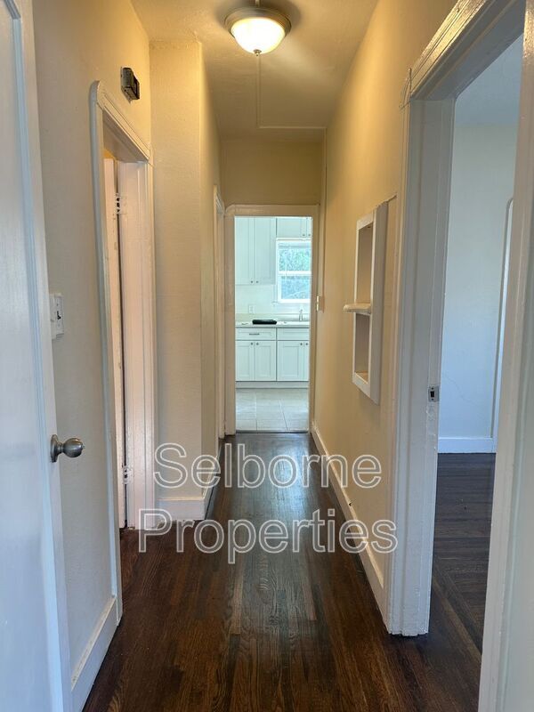 Foto del edificio - 1011 E 22nd St