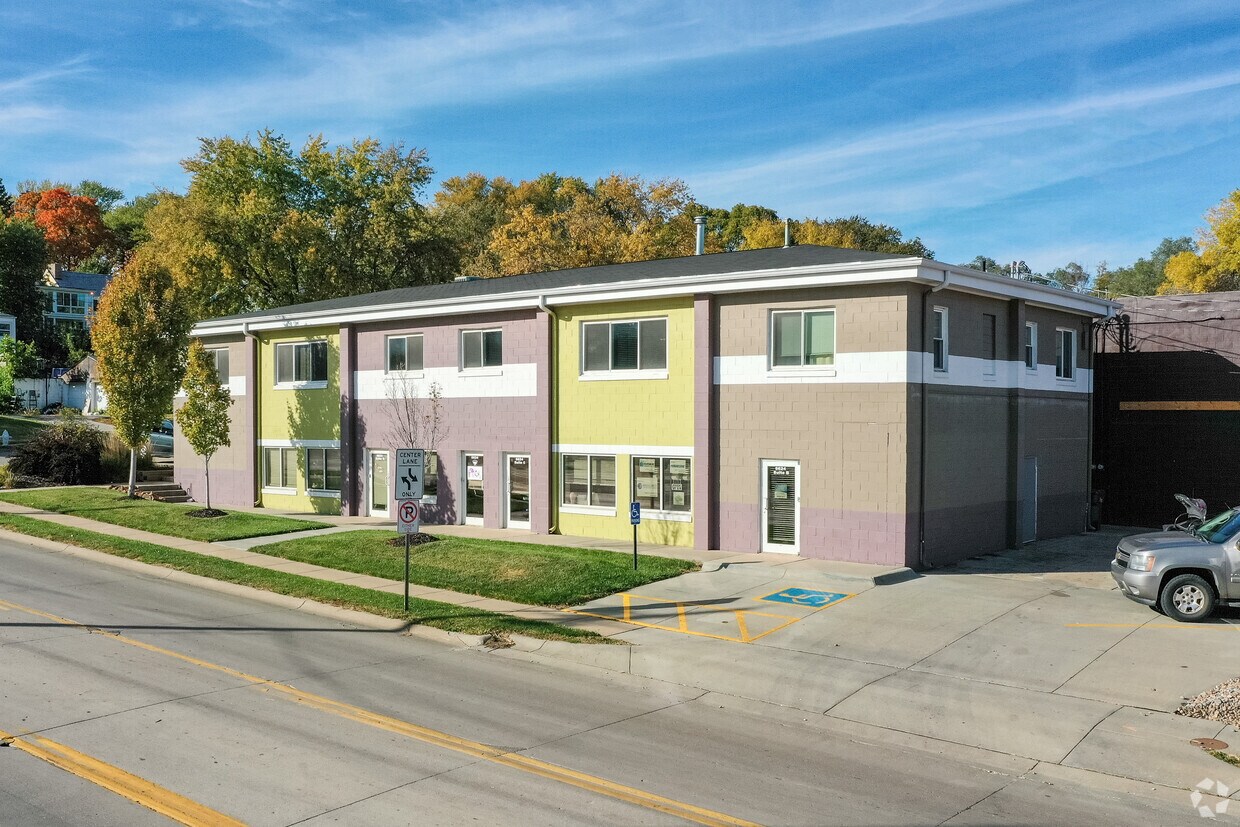 Foto principal - 6624 Blondo St