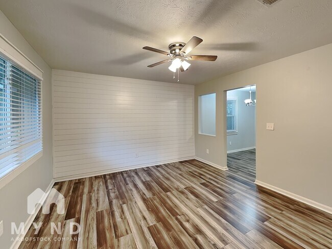 Foto del edificio - 272 Sunny Ln