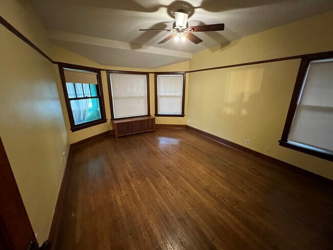 Building Photo - 219 S Monterey Ave