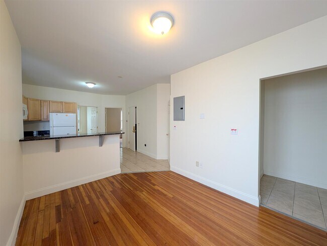 Building Photo - 215 Highland Ave