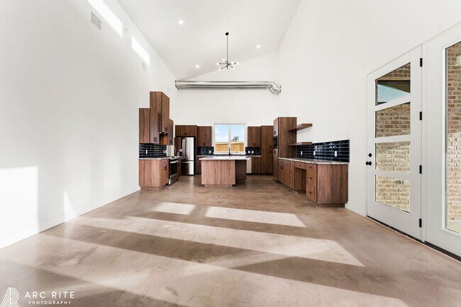 Foto del edificio - Available Now! High End Luxury Homes!!