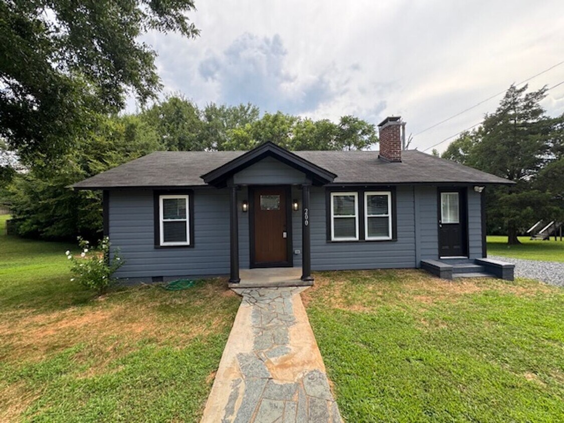 Primary Photo - Renovated 3 Bedroom/2 Bath Home