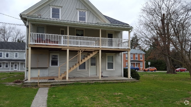 Building Photo - 214 E Pine St
