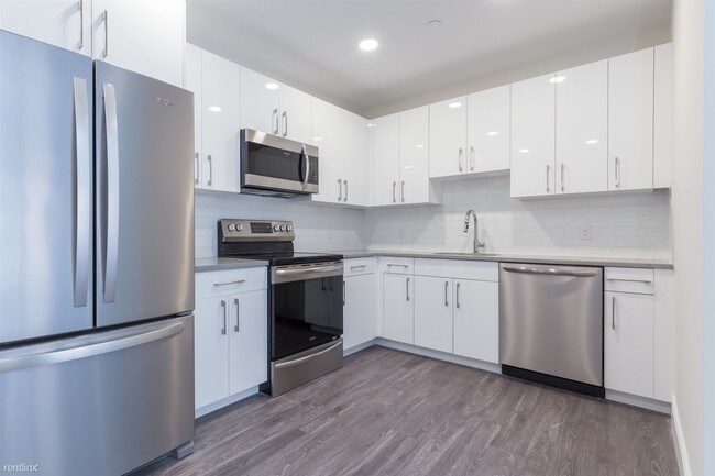 Building Photo - 3 br, 2 bath  - 1065 Tremont St # 506