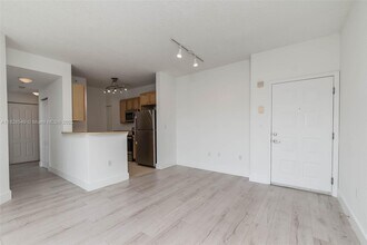 Building Photo - 6001 SW 70th St