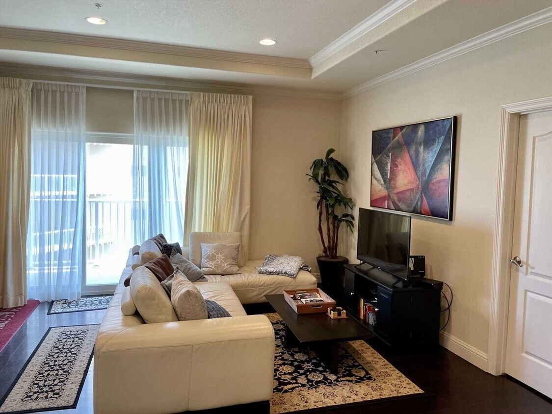 Foto principal - 4901 Laguna Blvd