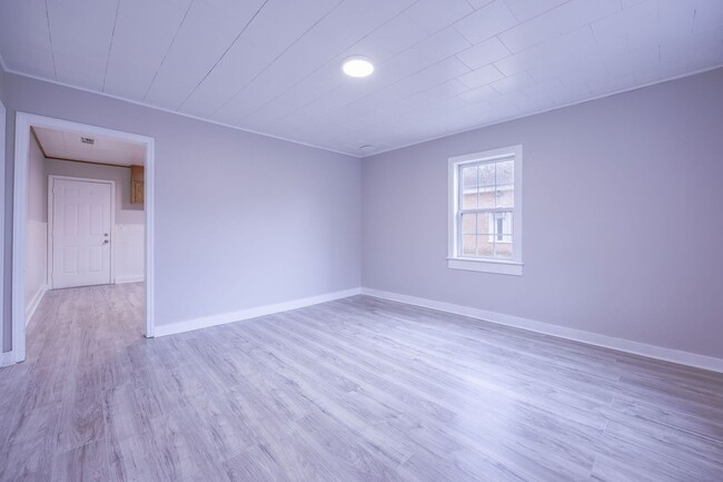Building Photo - 257 N Pine, Trumann--Move In Ready! Price ...
