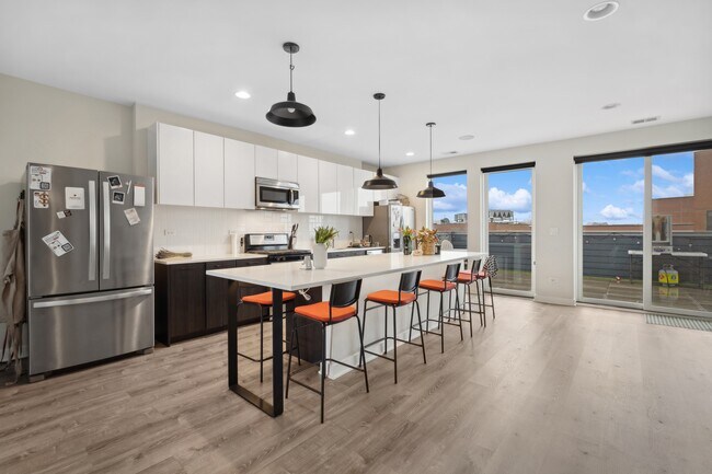 Foto del edificio - 3927 N Clarendon Ave