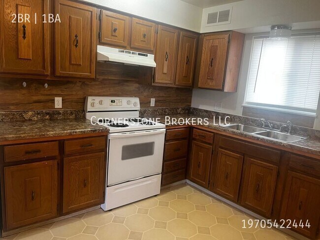Building Photo - Comfortable Updated Two Bedroom Apartment!