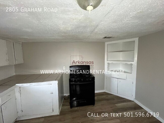 Building Photo - 2805 Graham Rd