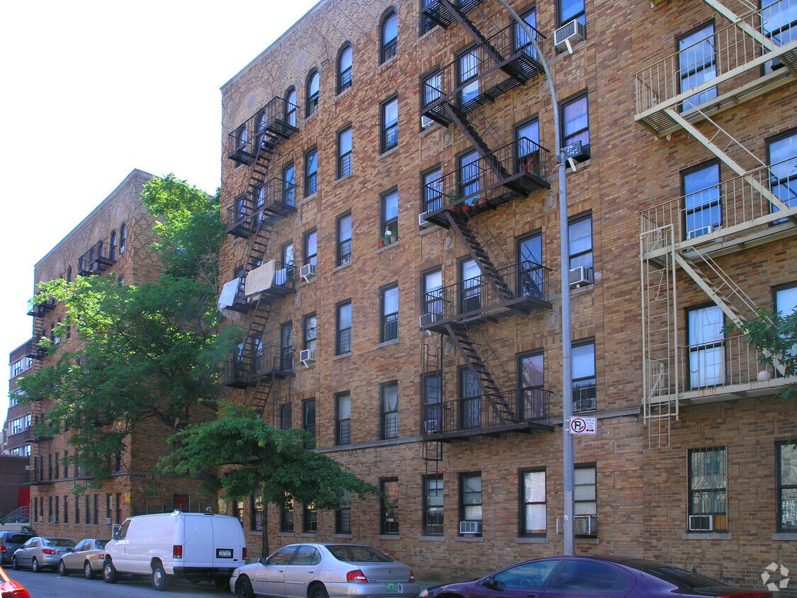 Foto principal - 1760-1770 Montgomery Ave
