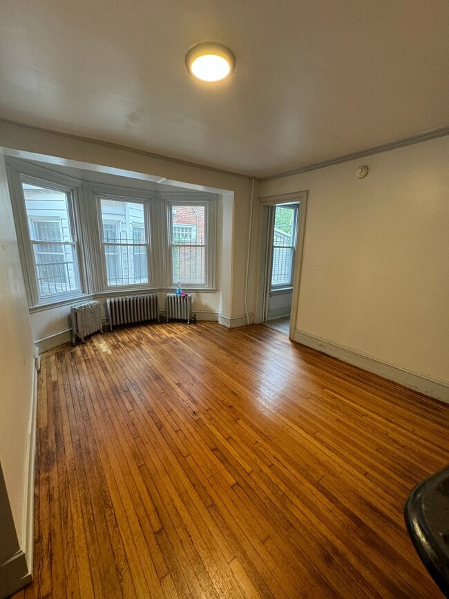 Building Photo - 208 S 41st St