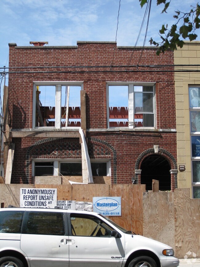 Building Photo - 1918 E 8th St
