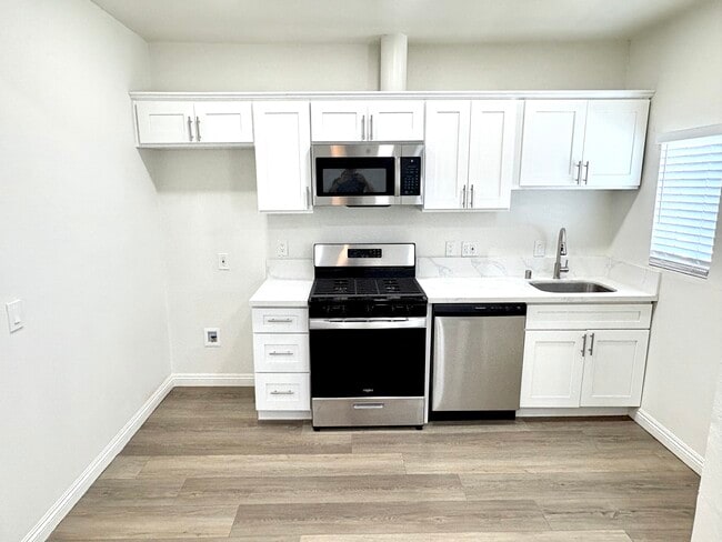 Building Photo - 106 S Pacific Ave