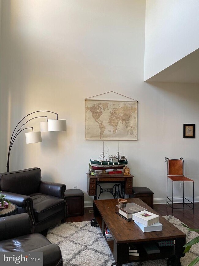 Foto del edificio - 8 Hemlock Ln