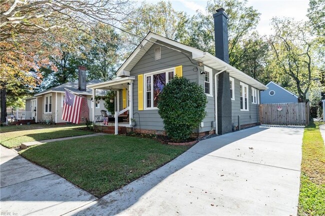 Building Photo - 3 Bedroom Bungalow with Garage