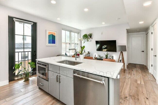 Foto del edificio - 1245 N Pierce St