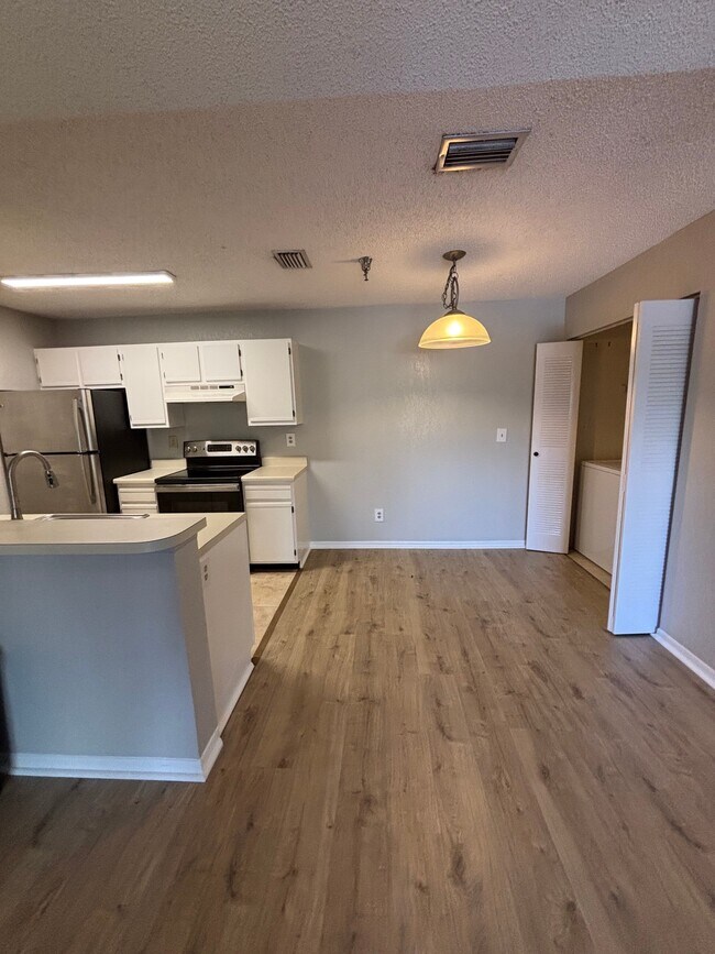 Foto del edificio - 1 Bed/1 Bath - Unit 2104