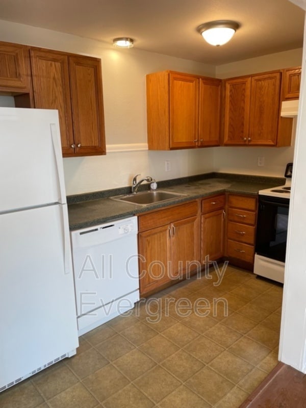 Building Photo - 802 E 59th St