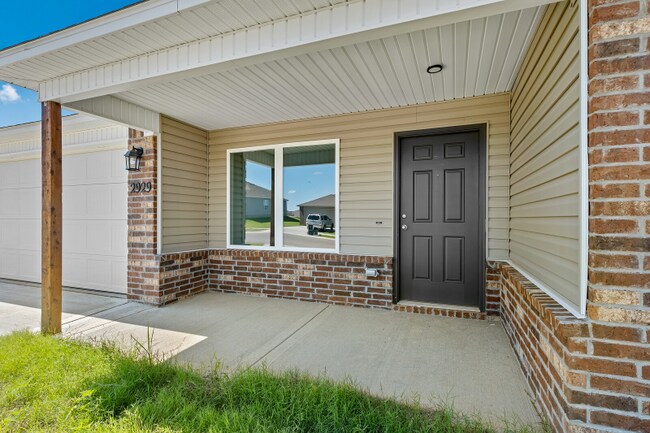 Building Photo - 2929 W McLaren Dr