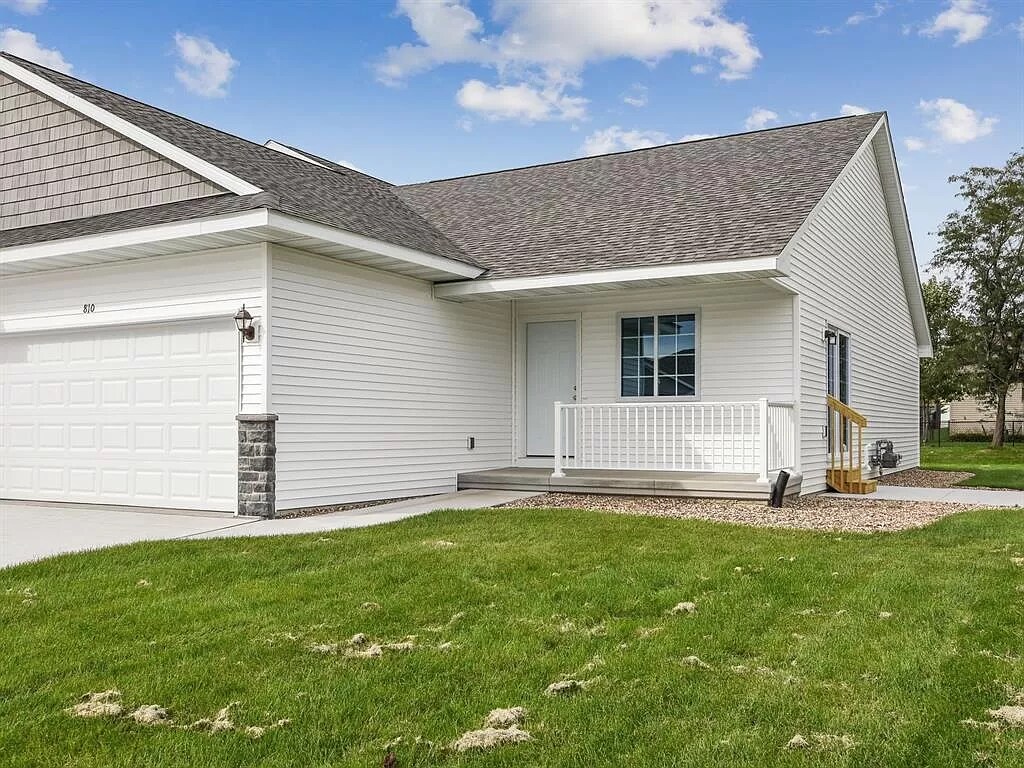 Foto principal - 810 Deer Run Dr NE