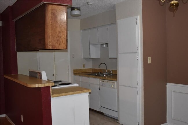 Building Photo - 2426 Ventura Dr